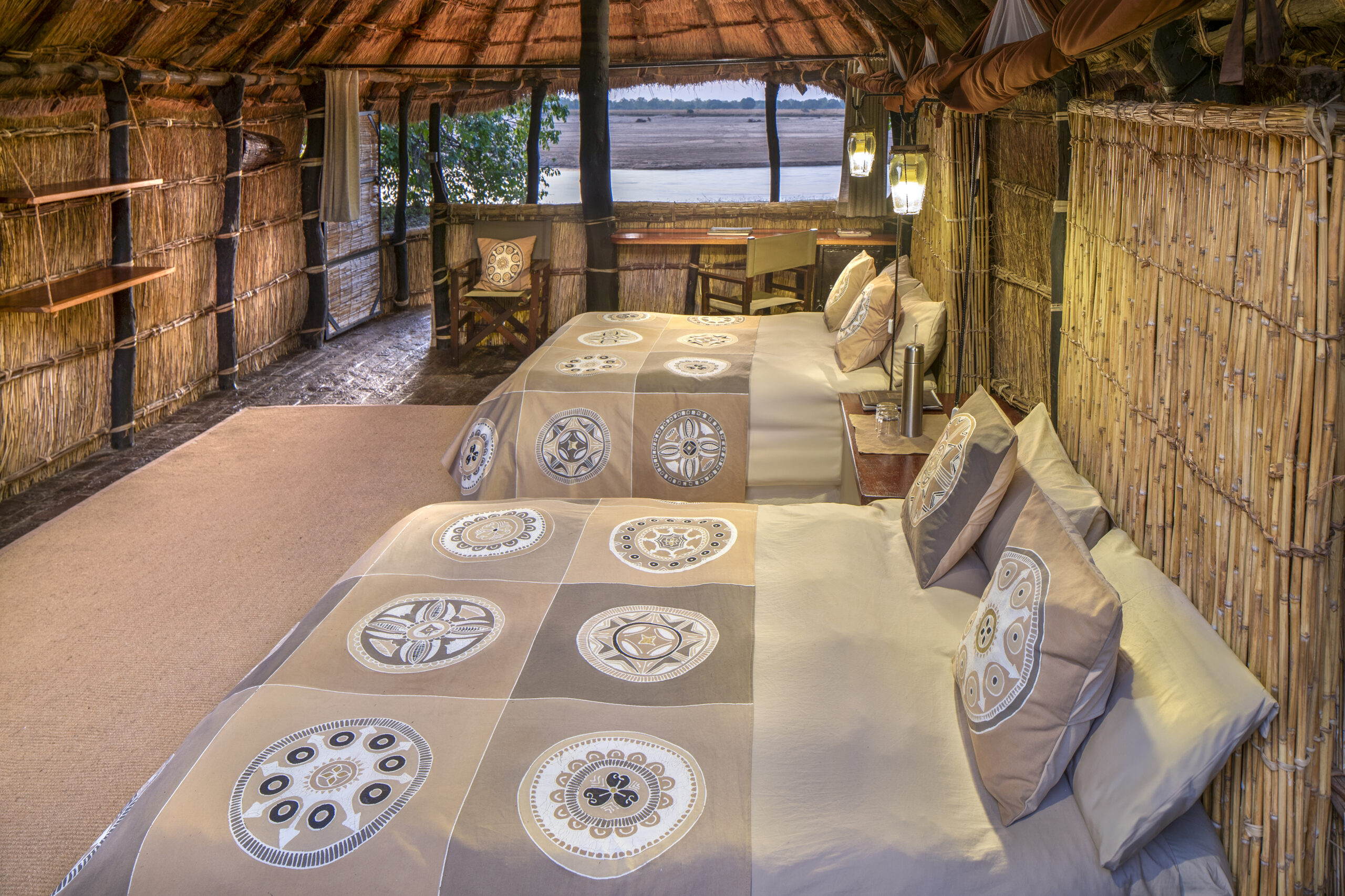 https://www.remoteafrica.com/wp-content/uploads/ras_ap_assets/05-tafika-camp-south-luangwa/Tafika-Camp-twin-double-chalet-interior-scaled.jpg